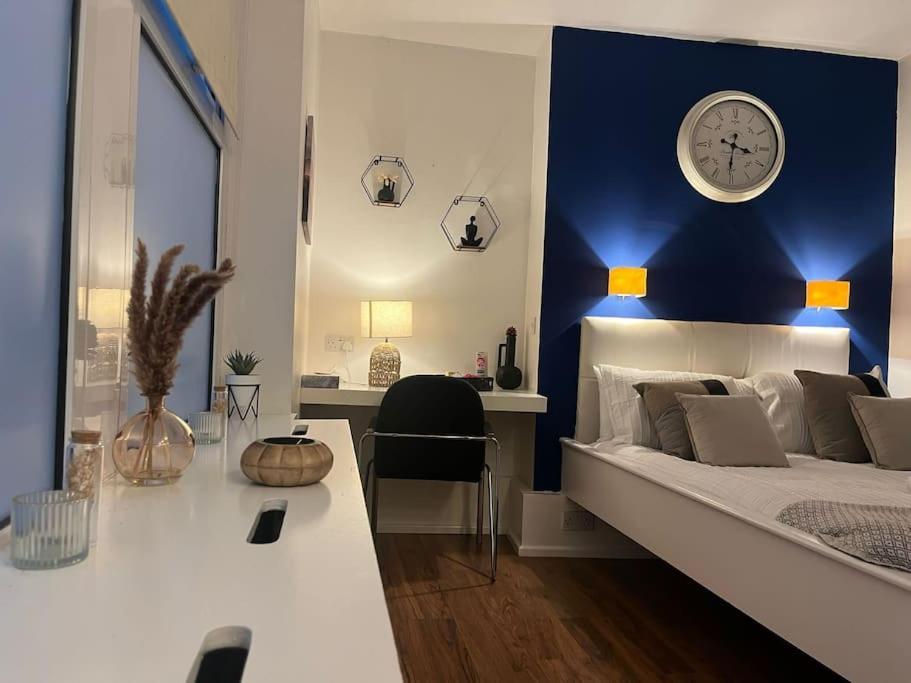 Modern Studio In Barbican Ec1 - Blue - F4 London Bagian luar foto