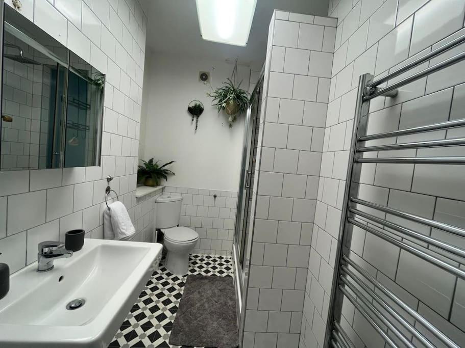 Modern Studio In Barbican Ec1 - Blue - F4 London Bagian luar foto